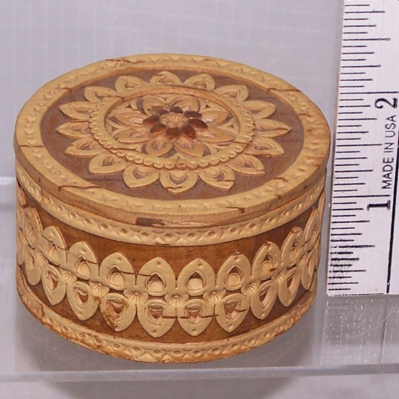 VTG- Birch Bark Trinket Box - Picture 2 of 6